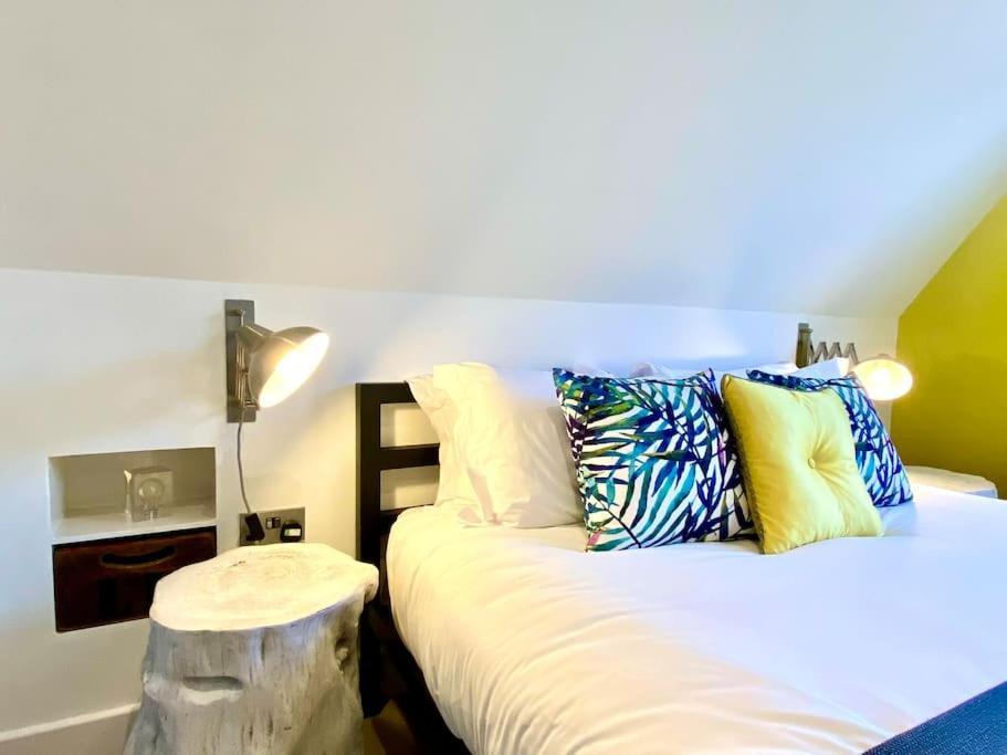 Stunning Little House On Poole Quay - Free Secure Parking & Wifi - In The Heart Of The Old Town - Great Location - Free Parking - Fast Wifi - Smart Tv - Newly Decorated - Sleeps 2! Close To Poole & Bournemouth & Sandbanks Eksteriør billede
