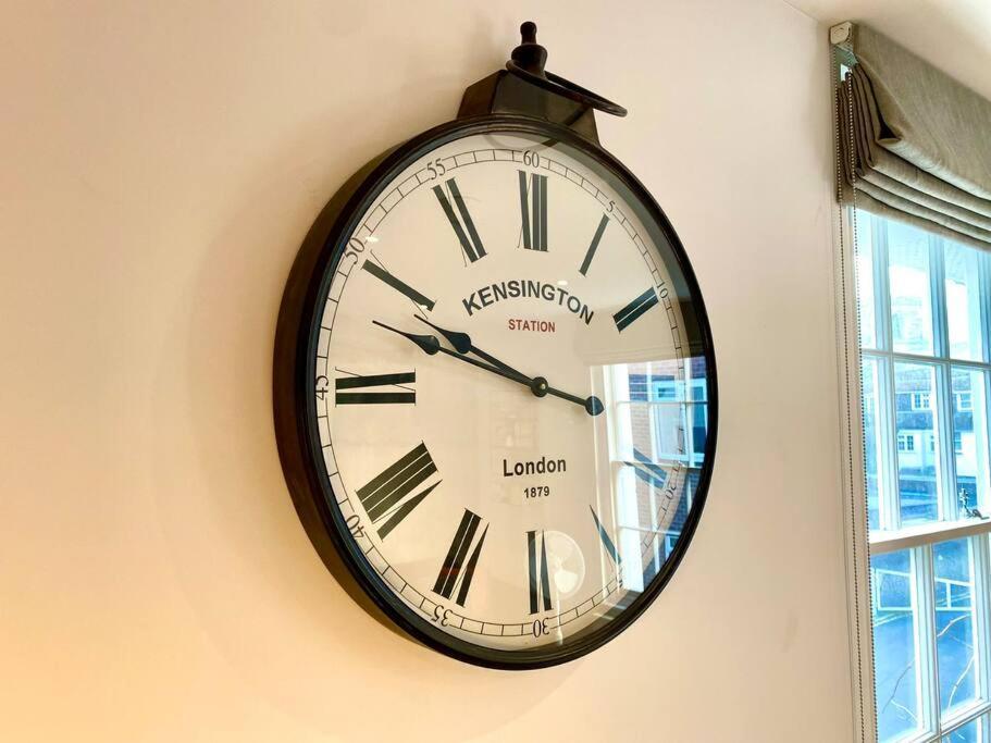 Stunning Little House On Poole Quay - Free Secure Parking & Wifi - In The Heart Of The Old Town - Great Location - Free Parking - Fast Wifi - Smart Tv - Newly Decorated - Sleeps 2! Close To Poole & Bournemouth & Sandbanks Eksteriør billede
